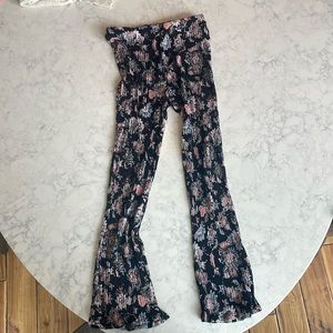 Very comfortable black flair pants with pink flowers